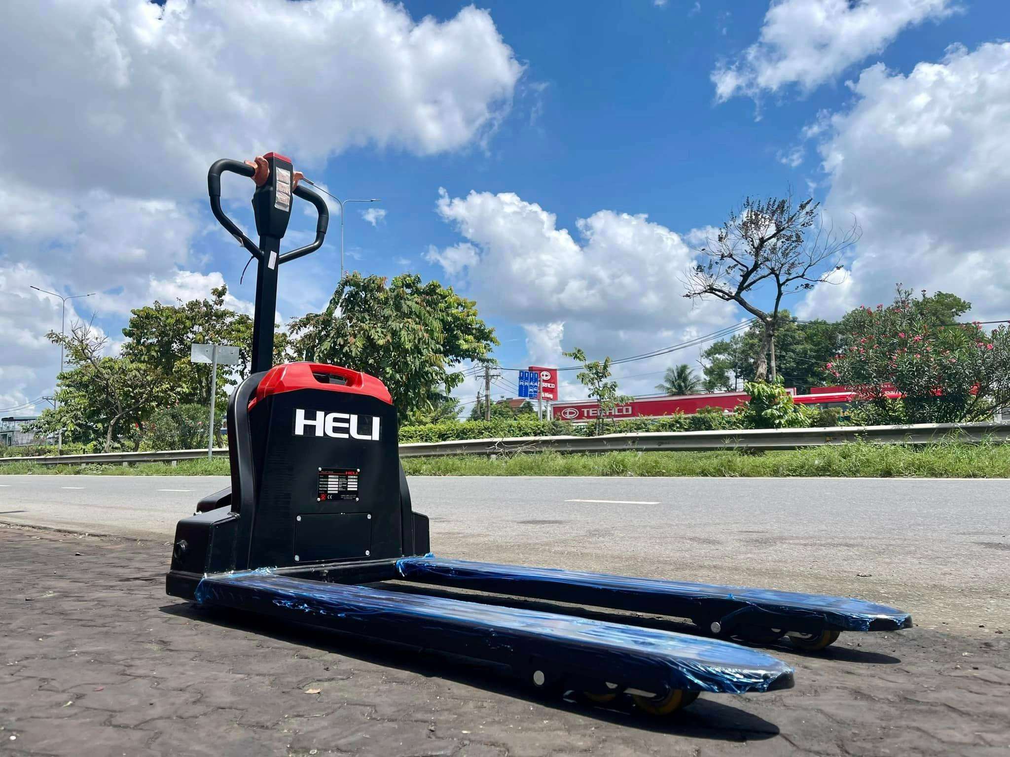 Xe Nâng Tay Điện 2 Tấn Heli Model: CBD20J-Li-S