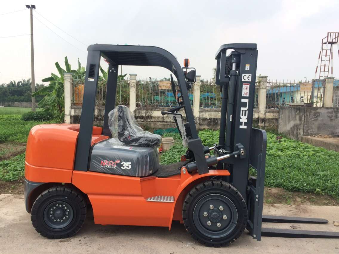 Xe nâng dầu 3 tấn Trung Quốc - Động cơ Xinchai - QuanChai