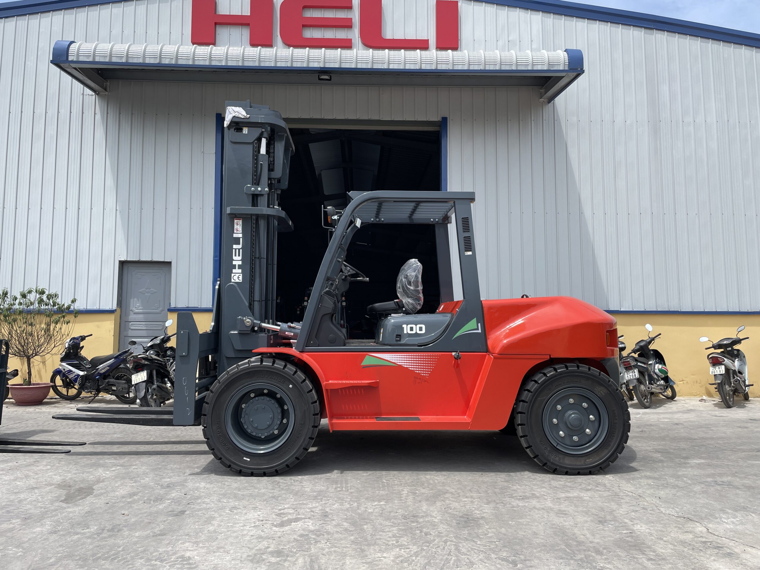 Xe Nâng dầu 10 Tấn HeLi