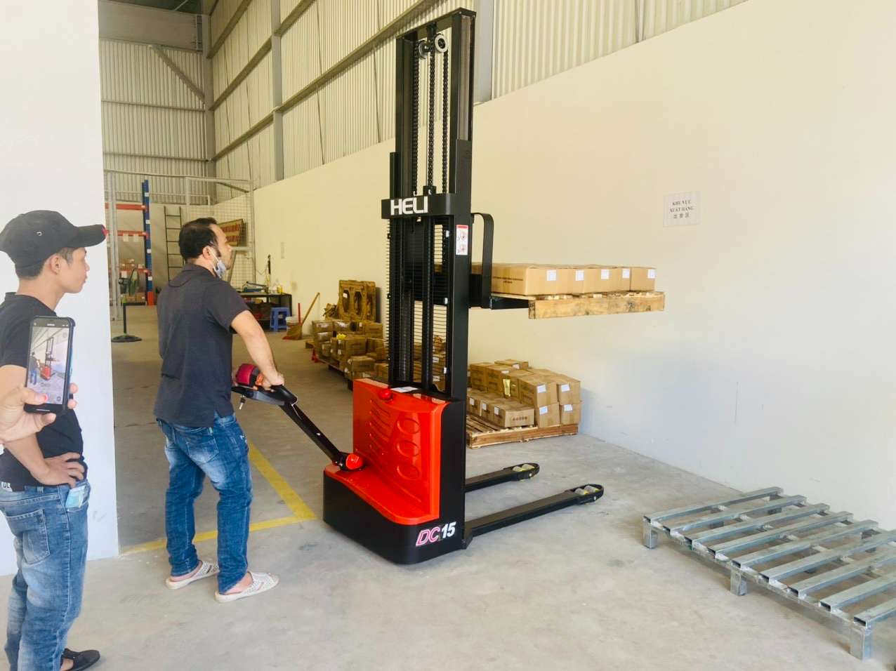 Xe nâng tay điện 1.5 tấn Heli - Model CDD15J - Xe nâng tay điện giá rẻ - Mới 100%