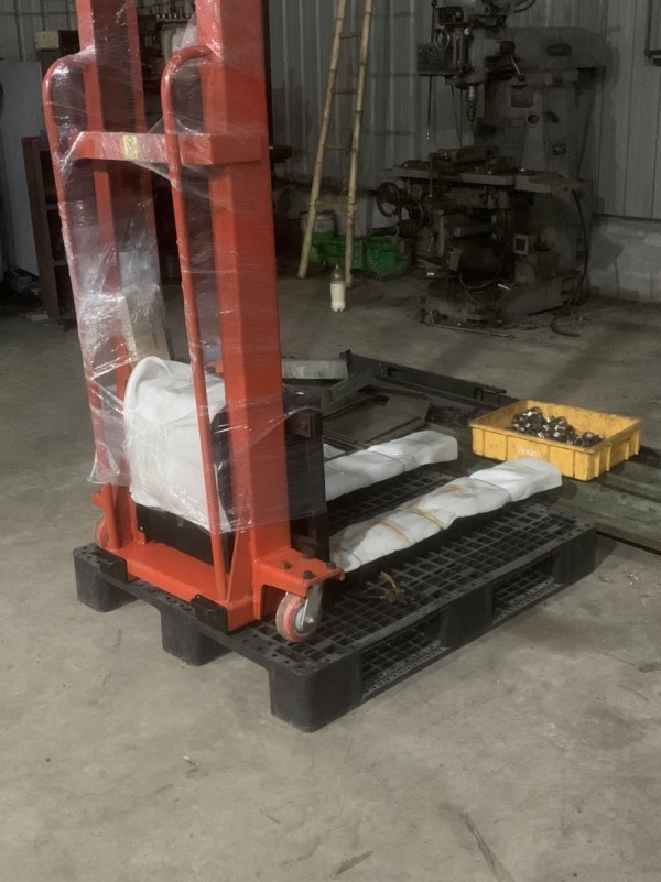 Xe nâng điện tự leo 1 tấn