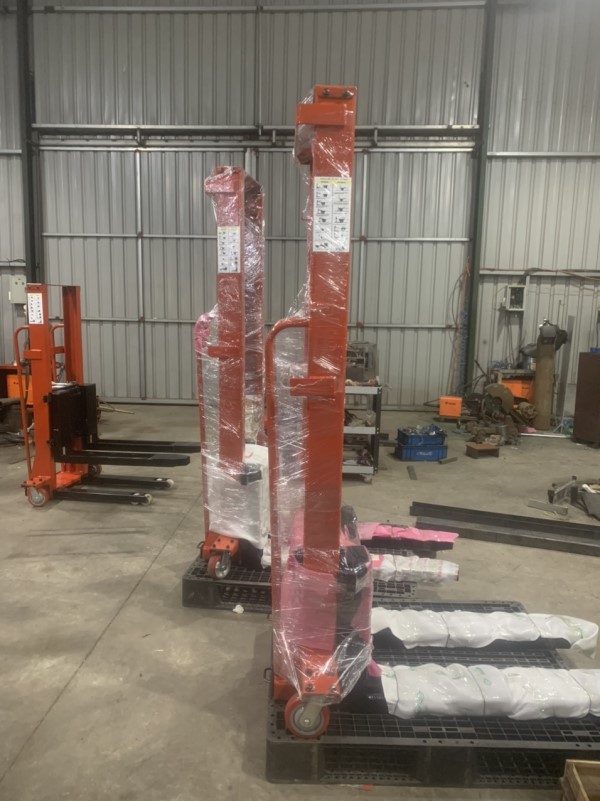 Xe nâng tự leo 800kg