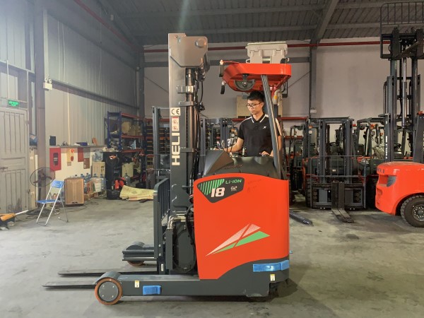 Xe nâng điện Reach Truck đứng lái