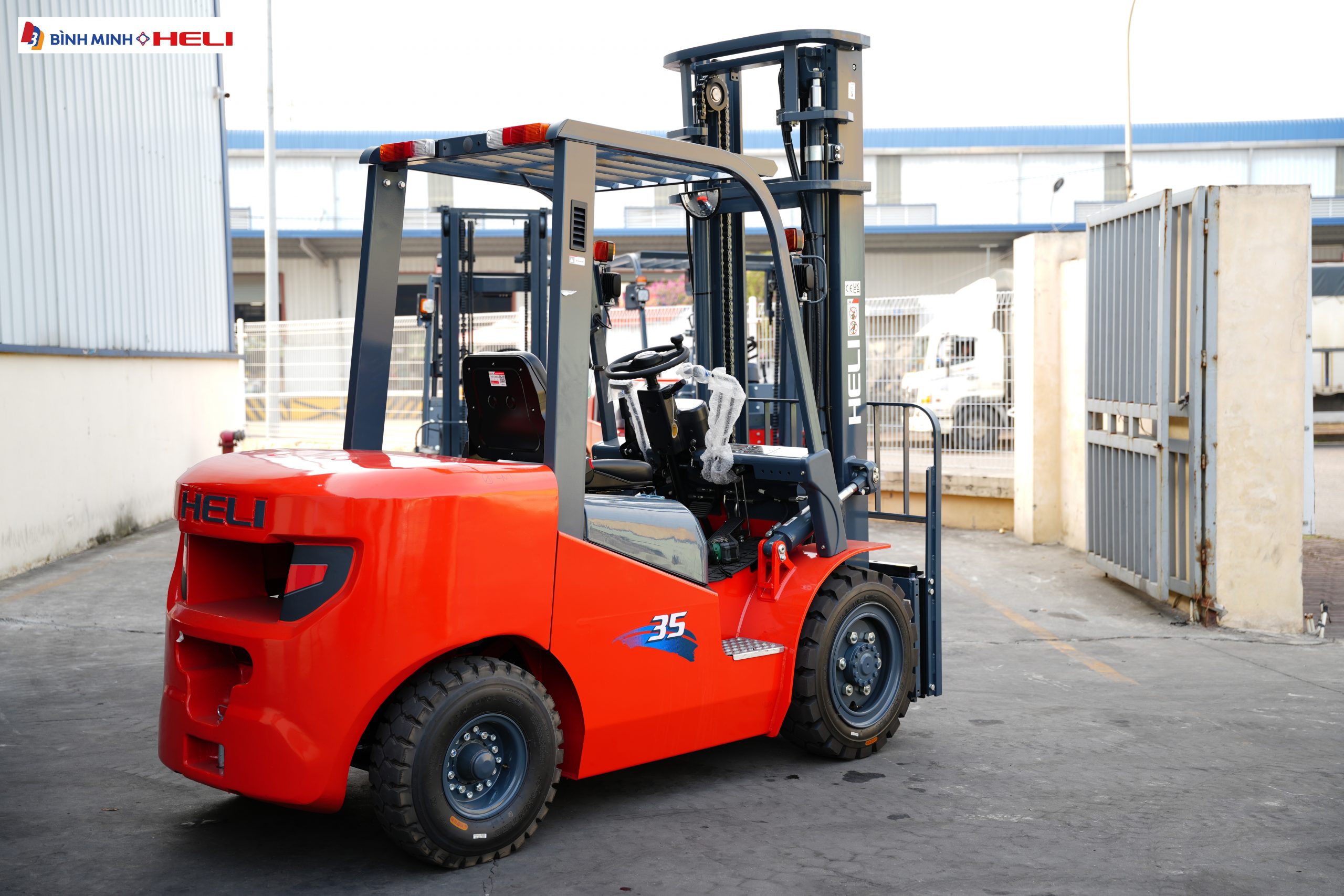 Xe nâng dầu 3,5 tấn HeLi new 100%