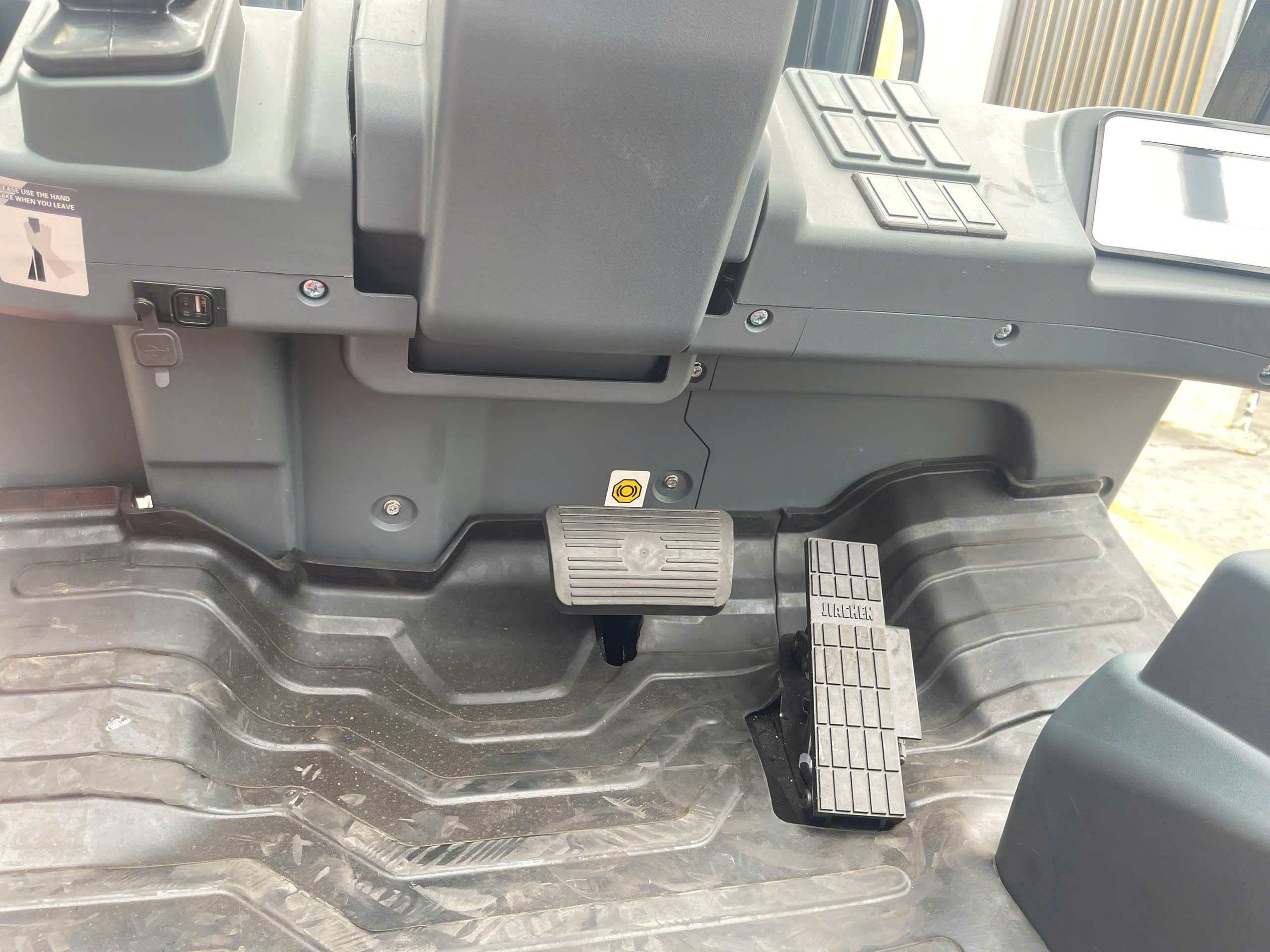 Xe nâng điện 1,8 tấn lithium mới 100%