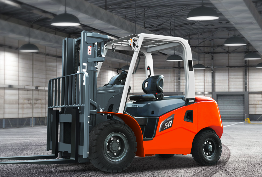 Xe nâng 5 tấn động cơ dầu mạnh mẽ mới 100%