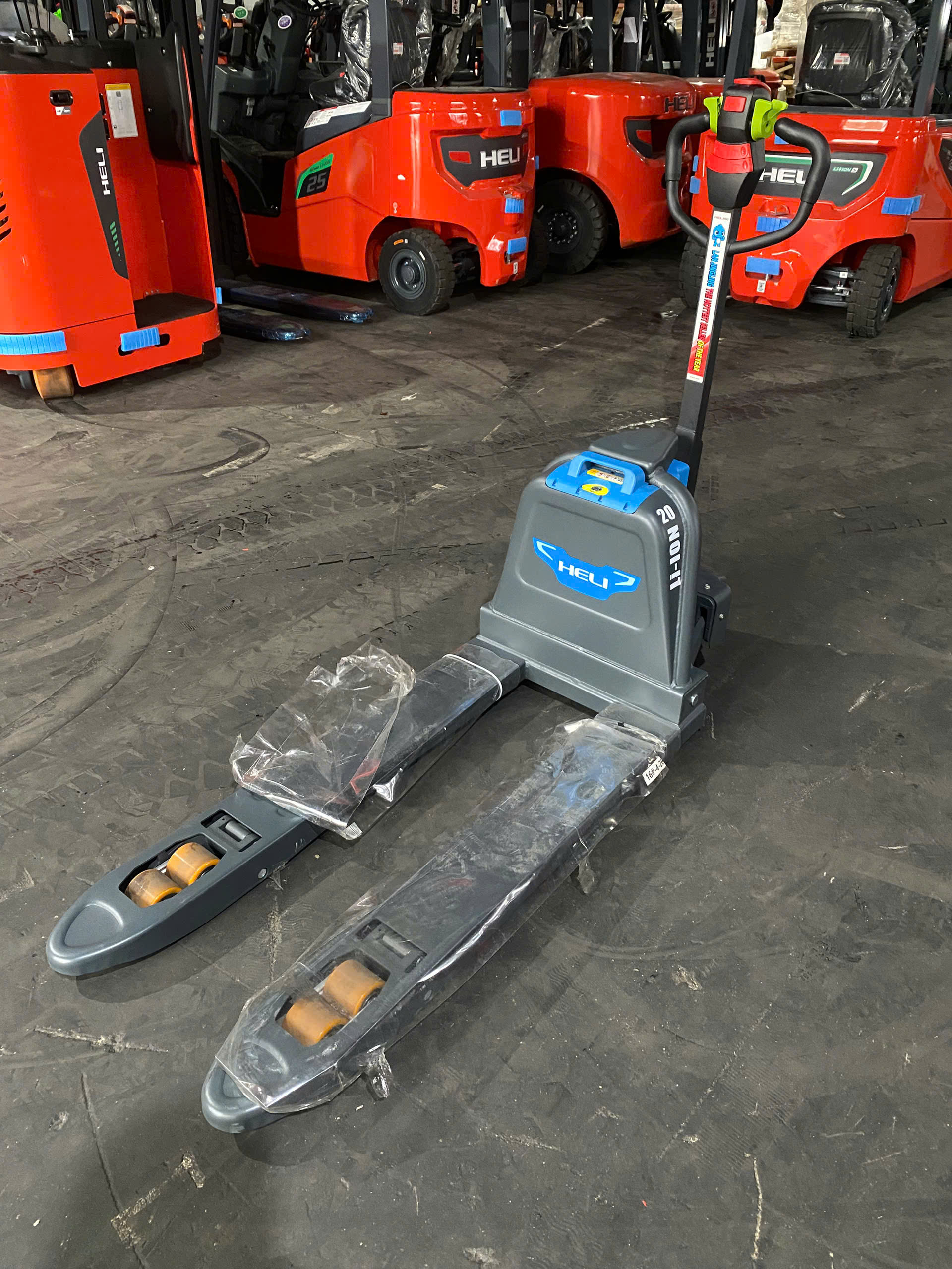 Xe nâng tay điện thấp giá rẻ mới 100%